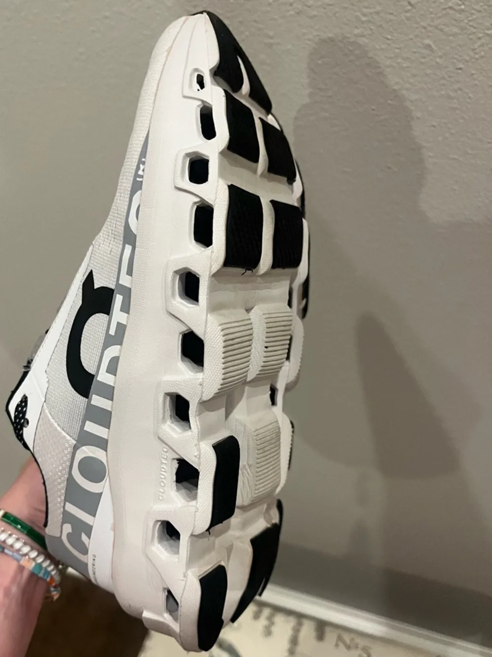 Men’s On Cloudmonster white size 8 (41) - Picture 8 of 10